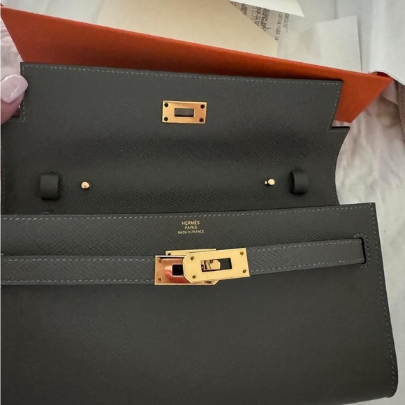 SOLD! Hermes Kelly To Go, Unused. Full set. Gris Meyer Gold Hardware. - Picture 2 of 12